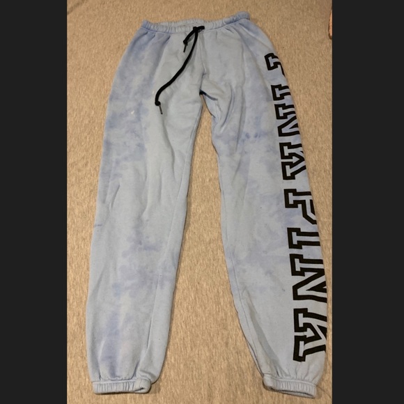 How To Tie Dye Gray Sweatpants With Bleach
